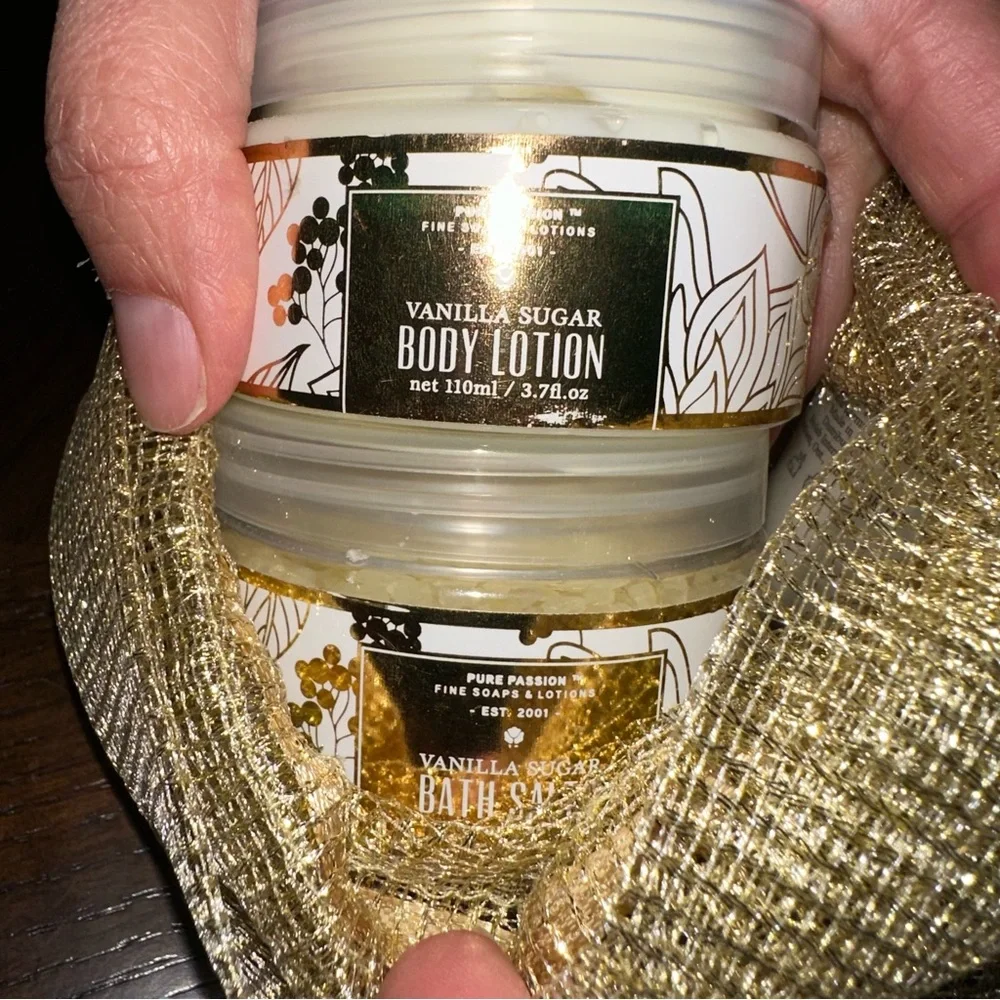Pure passions Vanilla Sugar bath gift set Brand New Bath Salts Bath Gel & more